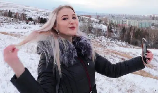 Русская девушка на природе посреди зимы трахается на видео камеру с любовником